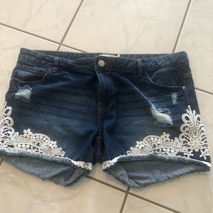 Jean shorts with pattern